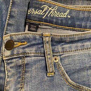 Universal thread jeans